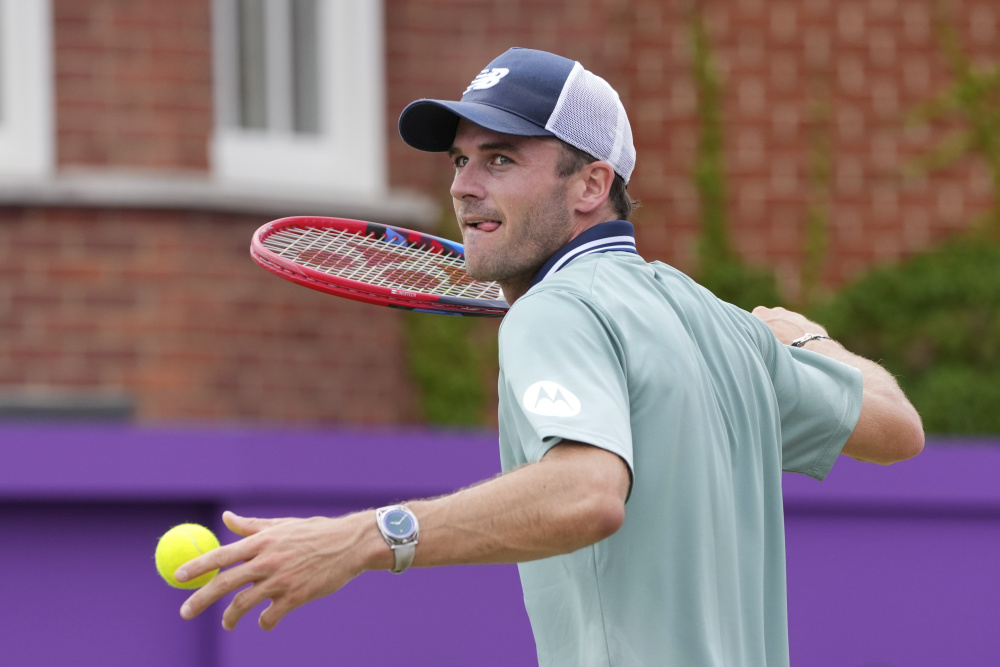 员表现尤为 员表现尤为